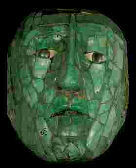 Mscara funeraria de jade hecha para "Pacal el Grande" ( Fuente: A. Ciudad, Los mayas, col. biblioteca iberoamericana, Anaya, Madrid, 1988. p. 91)